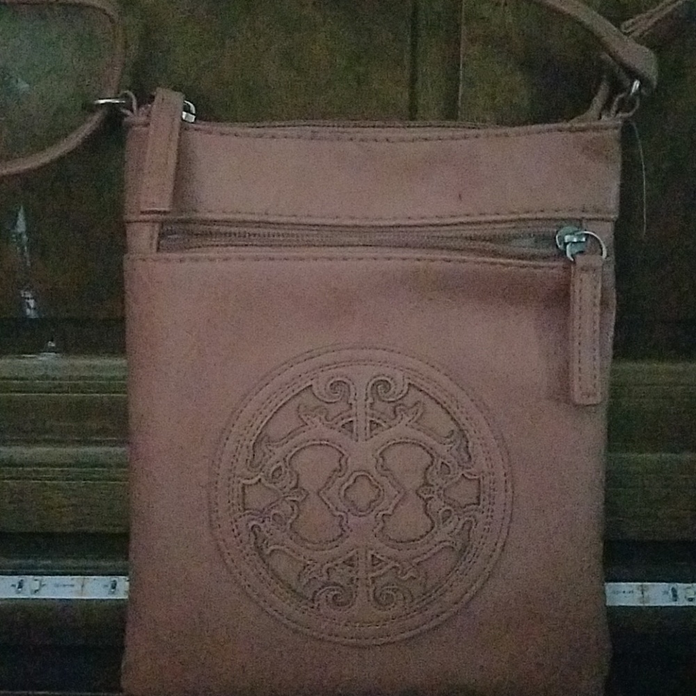 A Salmón colored purse that goes with anything!